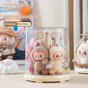 Hộp trưng bày xoay với nhiều móc treo, đựng các mô hình dễ thương.