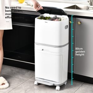Thùng rác hai tầng cao, có bánh xe, không cần cúi người khi sử dụng.