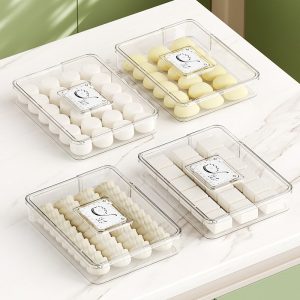 Hộp đựng thực phẩm trong suốt, chứa nhiều loại bánh khác nhau