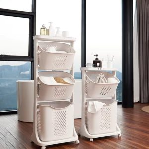Kệ nhựa PP đa năng 2 tầng có bánh xe đựng quần áo, đồ dùng gia đình Hai mẫu kệ nhựa 2 và 3 tầng đặt cạnh cửa sổ, đựng khăn, chai lọ và bàn chải.
