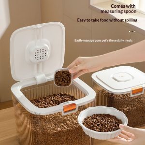 Hộp nhựa đựng thức ăn thú cưng kín hơi dung tích lớn tiện lợi Hộp đựng thức ăn mở nắp, có muỗng đong và bát đựng thức ăn bên cạnh