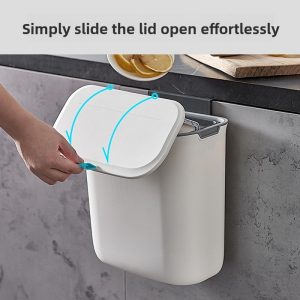 Người dùng trượt nắp thùng rác mở ra dễ dàng.