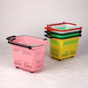 Giỏ kéo nhựa PP 50L có bánh xe và tay kéo tiện lợi cho siêu thị Bốn giỏ kéo mua sắm nhiều màu sắc xếp chồng lên nhau