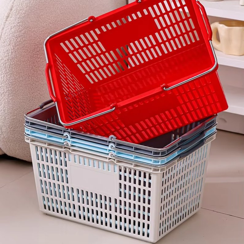 Giỏ xách nhựa PP đa năng đi chợ siêu thị KASAWOW 2 quai bền đẹp Các giỏ nhựa màu đỏ và xanh dương nhạt được xếp chồng gọn gàng.