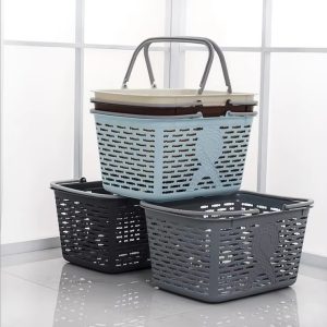 Giỏ xách nhựa PP 2 quai 25L đựng rau củ, trái cây, đồ dùng gia đình Ba giỏ nhựa màu khác nhau xếp chồng, thể hiện đa dạng màu sắc.