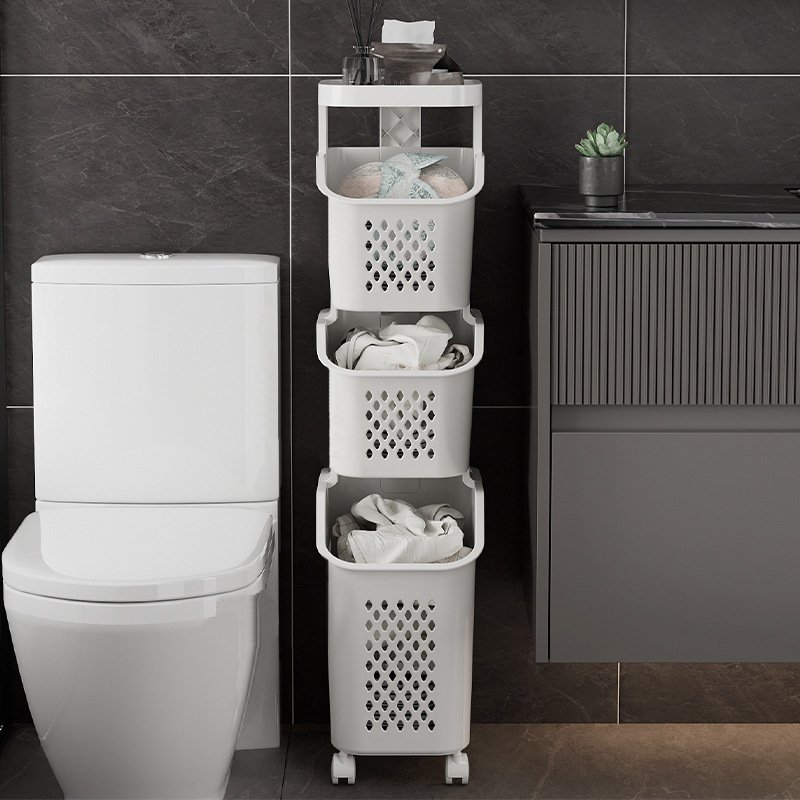 Giỏ đựng quần áo đa tầng nhựa PP có bánh xe tiện lợi cho gia đình Giỏ đựng quần áo 4 tầng màu trắng đặt cạnh bồn cầu trong phòng tắm.