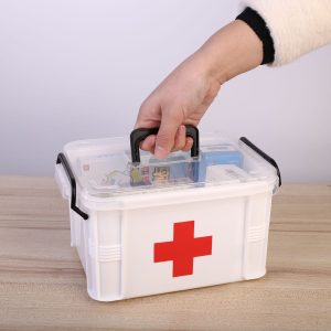 Tủ thuốc mini để bàn nhựa PP dung tích lớn nhiều tầng tiện lợi Người cầm tủ thuốc nhựa PP nhỏ gọn bằng tay cầm tiện lợi.