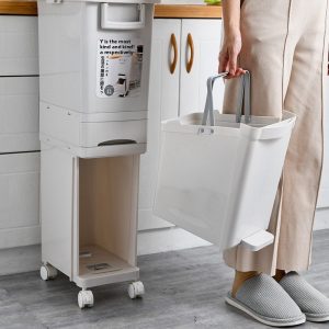 Thùng rác phân loại nhựa PP có nắp bàn đạp tiện lợi cho gia đình Người dùng lấy ngăn chứa rác ra khỏi thùng dễ dàng.