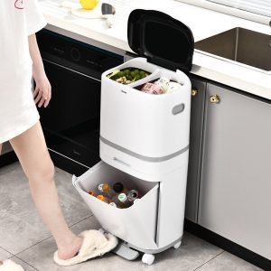 Thùng rác nhựa PP hai tầng cao cấp phân loại rác tiện lợi cho bếp Người dùng mở nắp trên và đạp mở ngăn dưới để phân loại rác.
