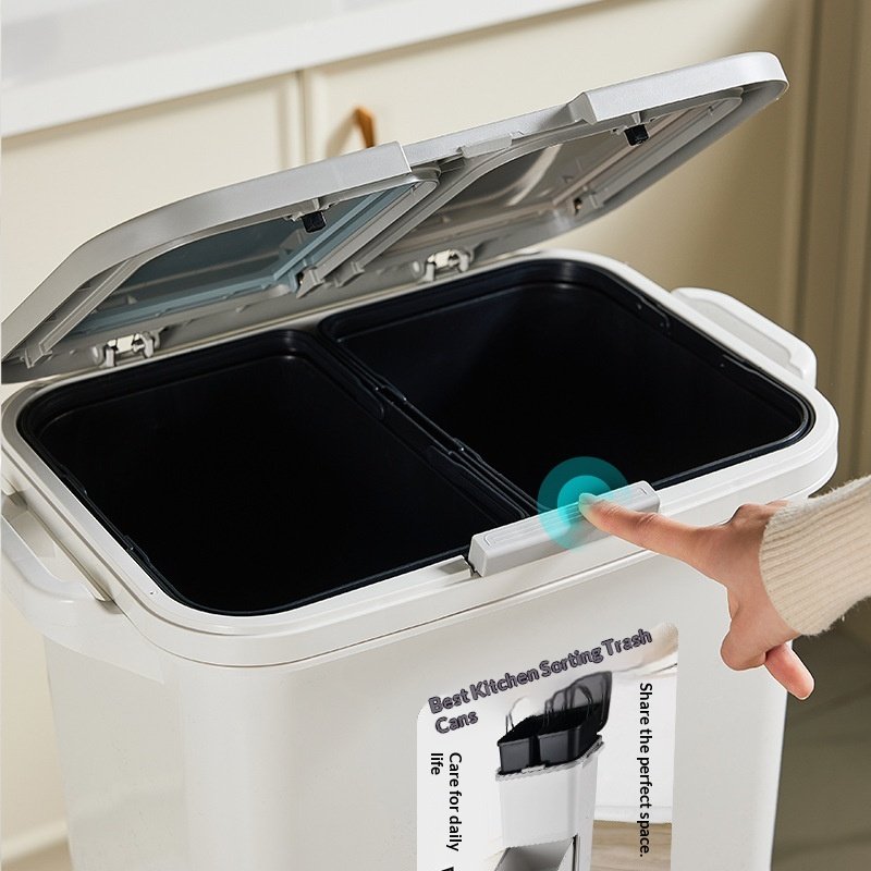 Thùng rác nhựa PP 2 tầng 34L có nắp đạp chân cho nhà bếp tiện lợi Nắp thùng rác mở ra, có hai ngăn phân loại và nút nhấn tiện lợi.