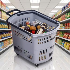Giỏ nhựa xám lớn, chứa nhiều chai lọ, đặt trong siêu thị.