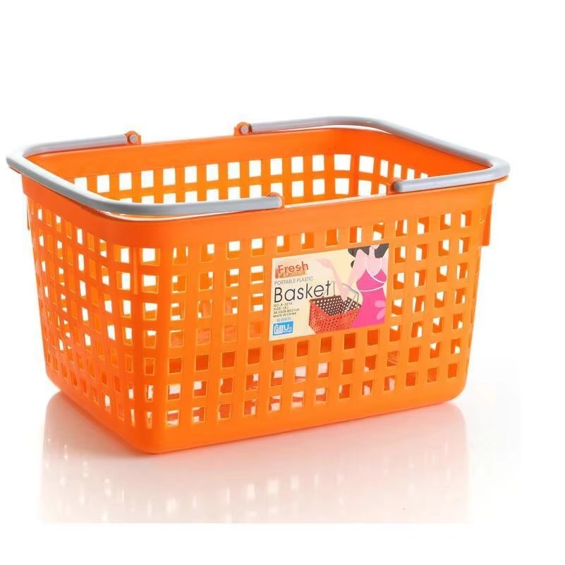 Giỏ xách đi chợ nhựa PP cao cấp dung tích lớn tiện dụng cho gia đình Giỏ nhựa màu cam tay cầm xám đặt trên nền trắng.