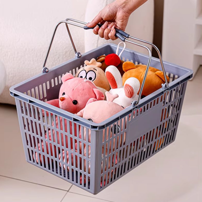 Giỏ xách nhựa PP đa năng đi chợ siêu thị KASAWOW 2 quai bền đẹp Giỏ nhựa xám đang đựng nhiều thú nhồi bông dễ thương.
