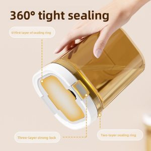 Cận cảnh nắp hộp với 2 lớp vòng đệm và khóa chắc chắn, chống tràn.