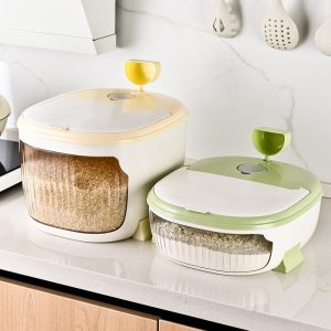 Hộp đựng gạo hai màu đặt trên bếp, thiết kế hiện đại, sang trọng.