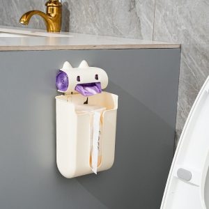 Hộp đựng giấy treo cạnh bồn rửa mặt trong phòng tắm.