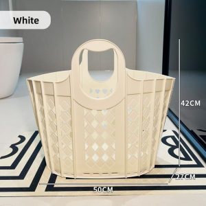 Giỏ đựng quần áo nhựa PP gấp gọn dung tích lớn có tay cầm Giỏ màu trắng, kích thước lớn 50x27x42cm, đặt trong phòng tắm.