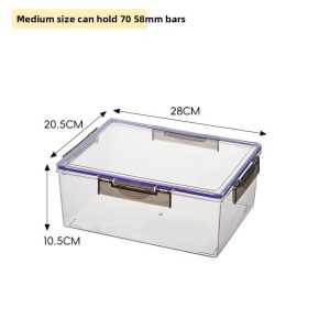 Hộp nhựa trung trong suốt kích thước 28x20.5x10.5cm, nắp khóa.