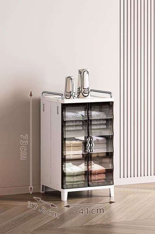 Kệ lưu trữ đa tầng nhựa cao cấp cửa từ tính cho phòng khách, phòng trẻ em Kệ nhỏ màu trắng, có kích thước 73cm x 41cm x 37.8cm, đặt sát tường.