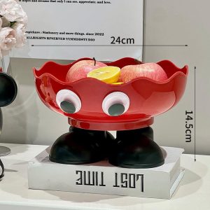 Khay đỏ với kích thước 24cm x 14.5cm, đựng táo và chanh.