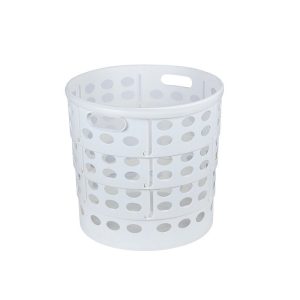 Giỏ đựng quần áo màu trắng, thiết kế đơn giản, có tay cầm.