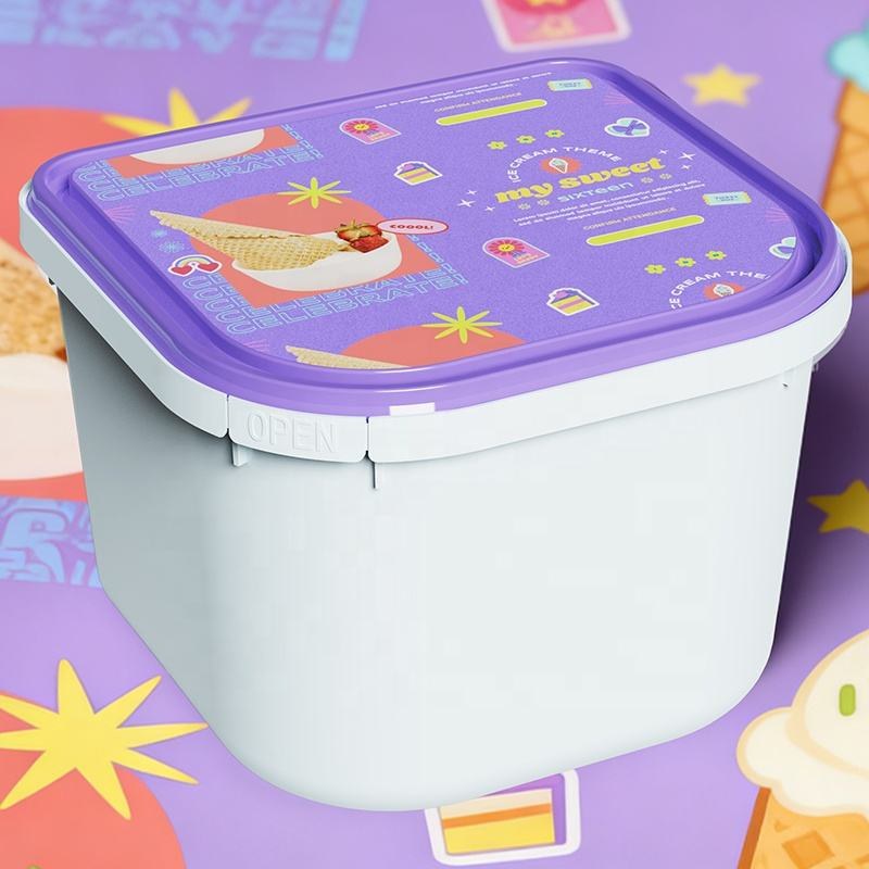 So sánh xếp chồng hộp nhựa vuông và tròn